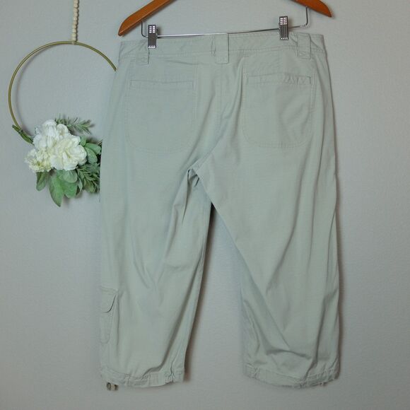 Columbia Beige Capri Cargo Floral Detail Pants Size 12 - Picture 10 of 10